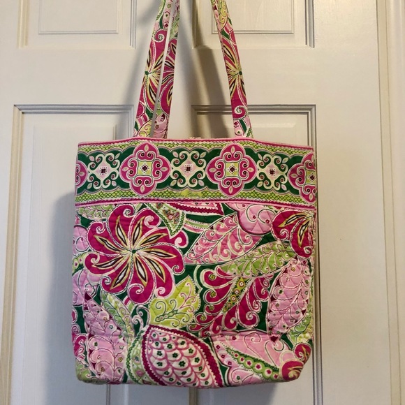 Vera Bradley Handbags - Vera Bradley bag with pink/green pattern